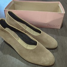 NEW Bees by Beacon BRISTOL Womens Size 7 1/2 Slim Tan Suede Low Block Heel Shoes