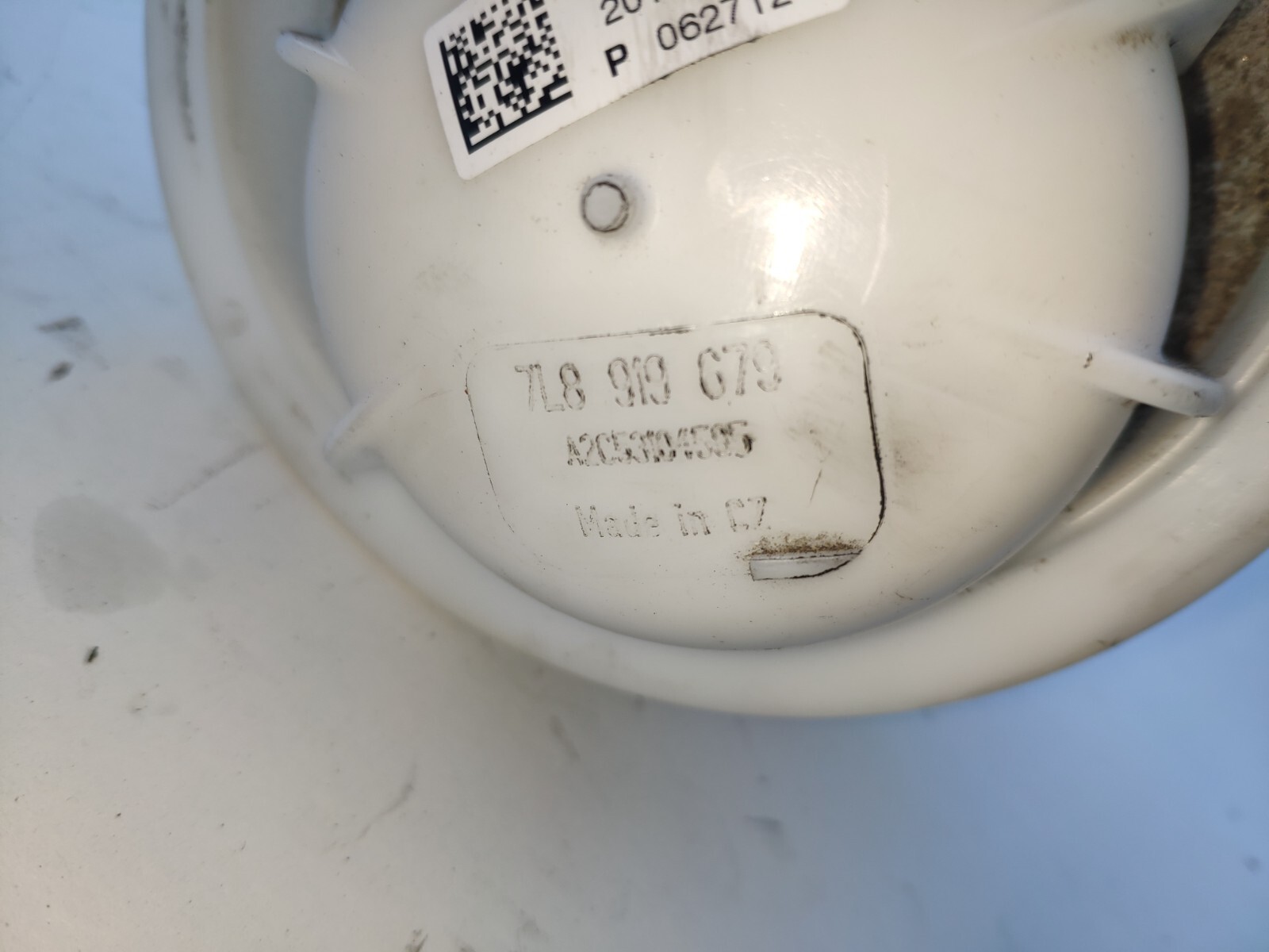 2008 AUDI Q7 4.2 Fuel Filter Left Driver Side 7L8919679 