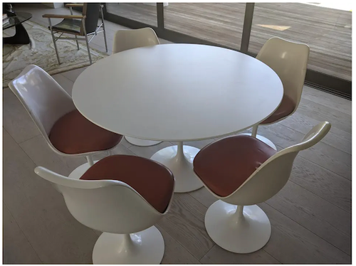 Eero Saarinen round dining table by Knoll/Herman Mille