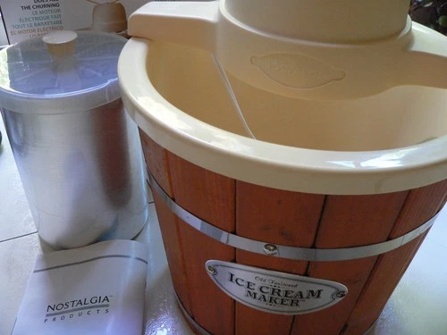 Nostalgia 4-Quart Electric Ice Cream Maker old fashoined style wood bucket look