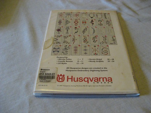 Husqvarna Svezia Viking Embroidery Design Card #25 con cartoncino, sovrapposizione e libretto - Foto 2 di 4