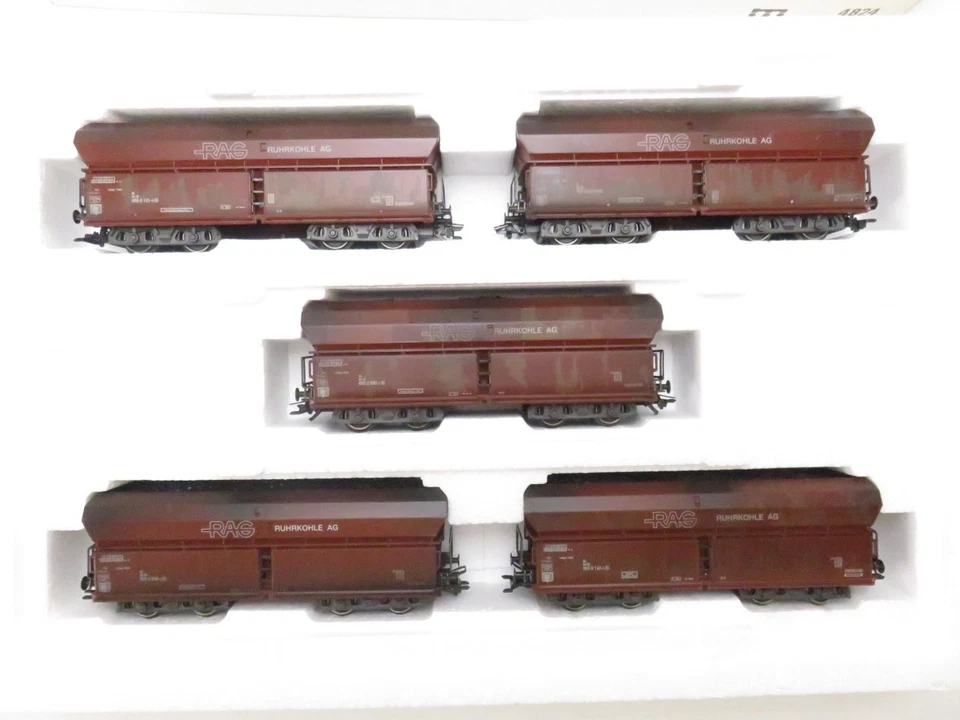 Märklin: Five Car Wagon / Hopper Set "RAG Ruhrkohle AG" - #4824 - New In Box! - Image 2 of 4