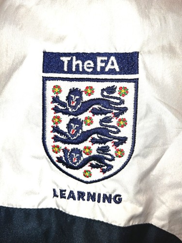The FA official Umbro Learning Jacket Size Large Football Grass roots - Picture 3 of 6