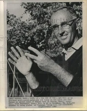 1968 Press Photo Golfer Art Wall in Kemper Open, Sutton, Massachusetts