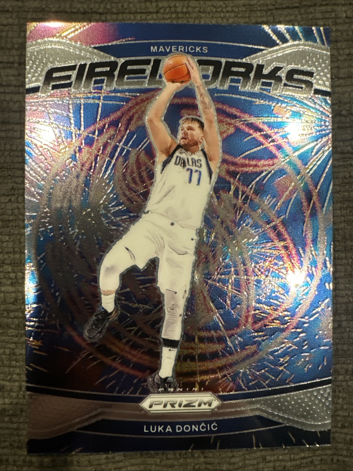 2024-25 Panini Prizm - Fireworks Luka Dončić #1 Silver Prizm
