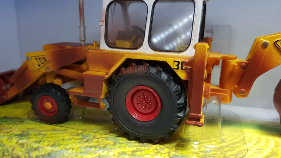 1:32 JCB 3C Digger Backhoe Mk3 MkIII Weathered Scale Model Britains Diecast - Image 2 of 4