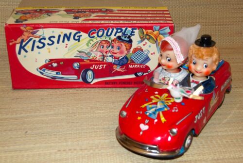Rare Vintage 1950's Kissing Couple Just Married Tin Toy Car Japan Amico WORKS #