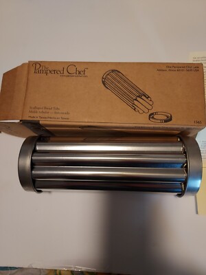 The Pampered Chef Scalloped Bread Tube. #1565, New in Box with Instructions