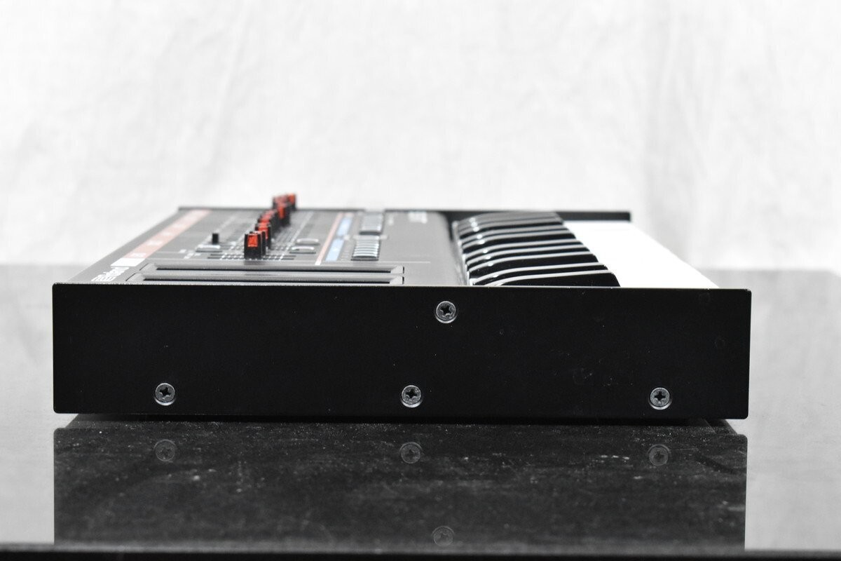 Roland JU-06A Boutique Digital Synthesizer Sound Module With Roland JU-06A Boutique Digital Synthesizer Sound Module With