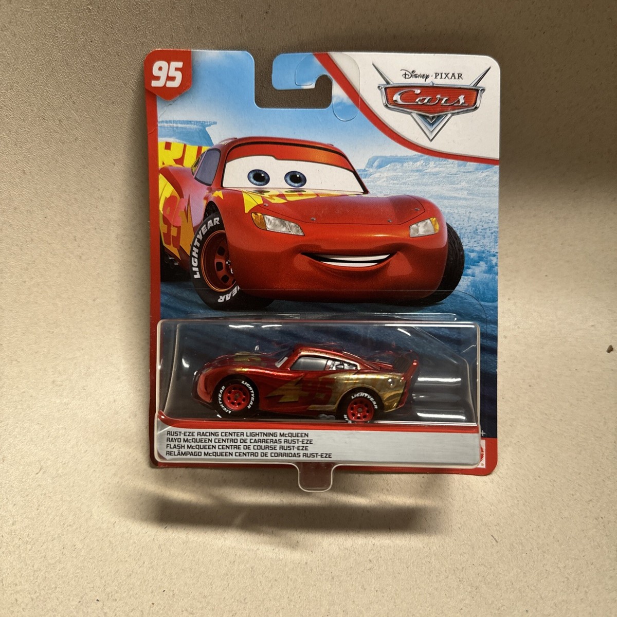 2019 Disney Pixar Cars RUST-EZE RACING CENTER Lightning McQueen