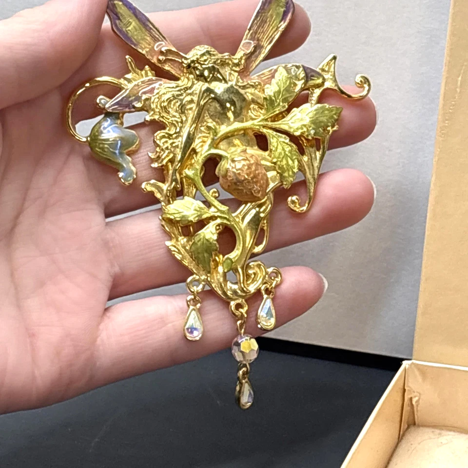 Broche Kirks Folly Brillo Hada Reina Fresas Flores Tono Dorado Caja Grande