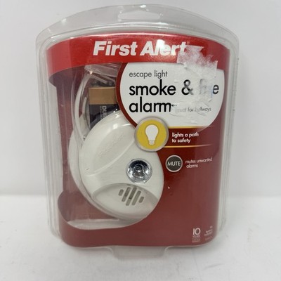 First Alert Smoke & Fire Detector Alarm Light Your Way 9V Home Escape Safety NOS