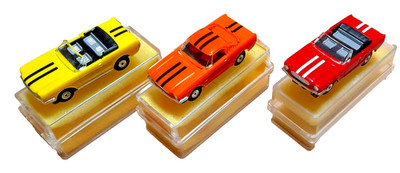 3x MODEL MOTORING (ALT-AURORA!) Ford Mustang, H0. neu-nie gefahren, OVP aus 2000