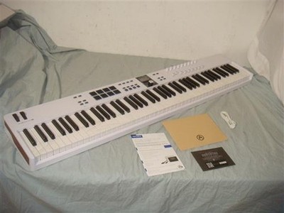 ARTURIA ESSENTIAL 88 MK3 88-key USB MIDI KEYBOARD CONTROLLER -WHITE (l284)
