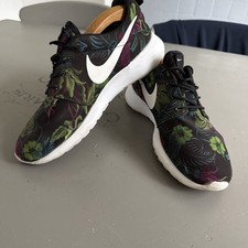 Nike Roshe Run Floral Print Fuchsia Flash SizeUK 8.5