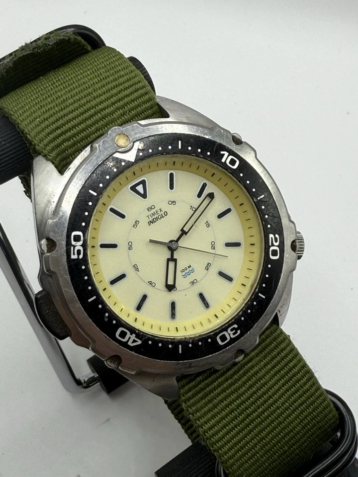 Origina1 Timex Intrepid 1995 Rare 46mm Mens Diver Watch Working Indiglo G2U - Image 2 of 4