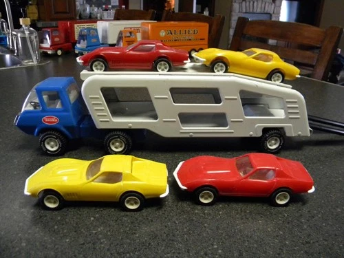 Vintage 70s  Tonka Mini  car carrier with ramps and 4 original corvettes