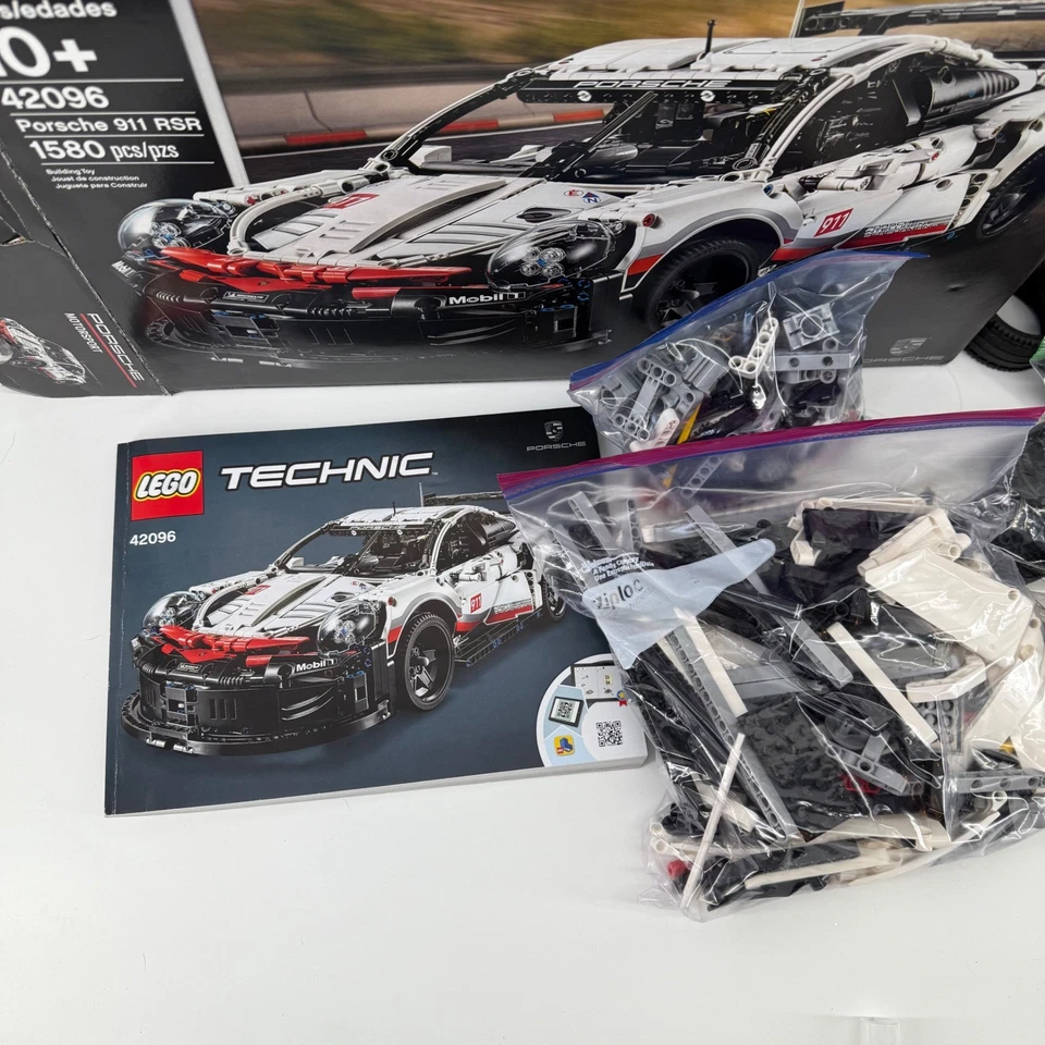 LEGO Technic 42096 Porsche 911 RSR Building Kit 1580 Pieces - Image 3 of 4
