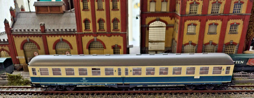 Vagón de tren rápido Roco H0 4279 Bymb421 2.Kl 21-11 272-9 Stuttgart DB EMBALAJE ORIGINAL/2611-1 | Zustand: Gebraucht