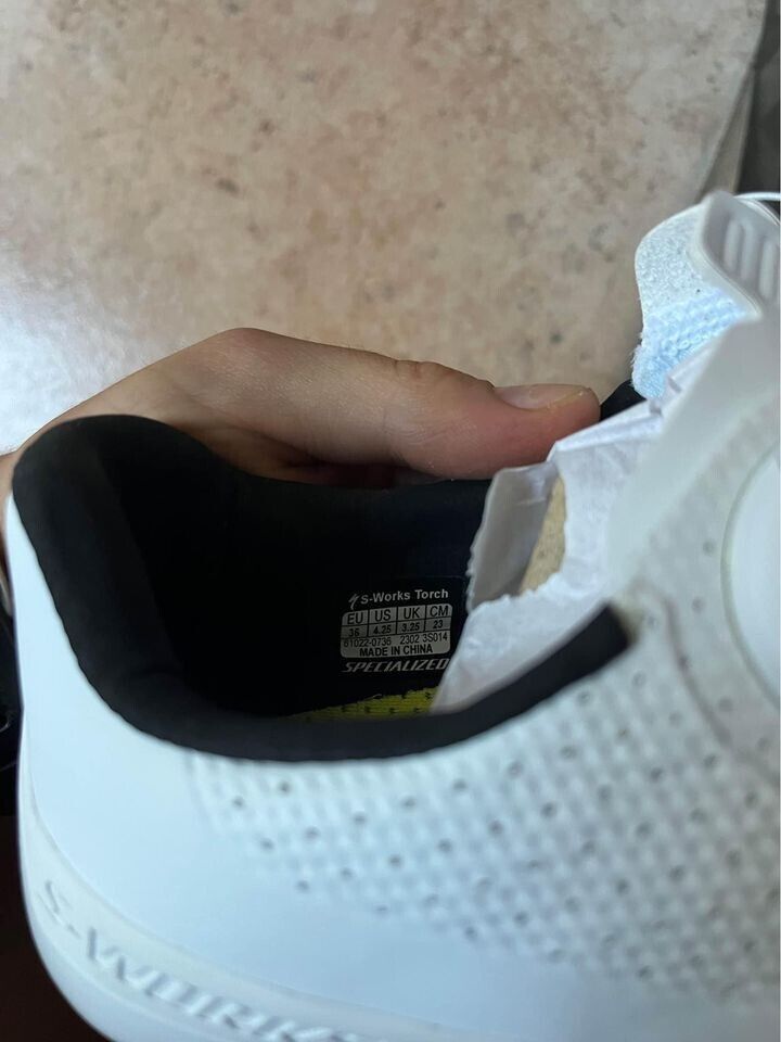 BRAND NEW UNUSED - 2023 Specialized S-Works Torch (white BRAND NEW UNUSED - 2023 Specialized S-Works Torch (white
