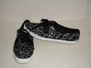 women champion tennis shoes