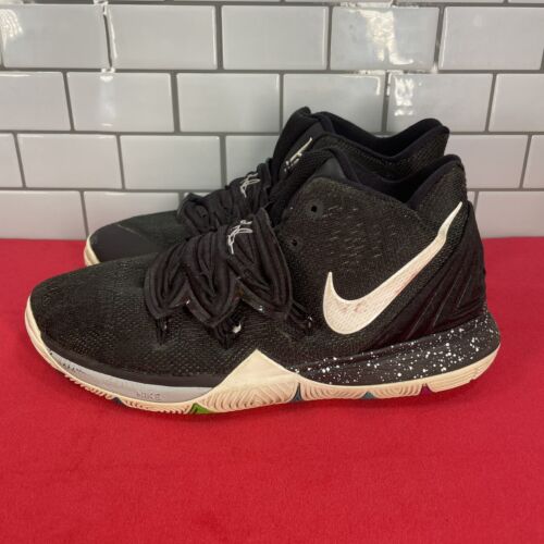 Nike Jordan Kyrie 5 GS Basketball Sneakers AQ2456-901 Black Magic Sz 7Y - Afbeelding 1 van 9
