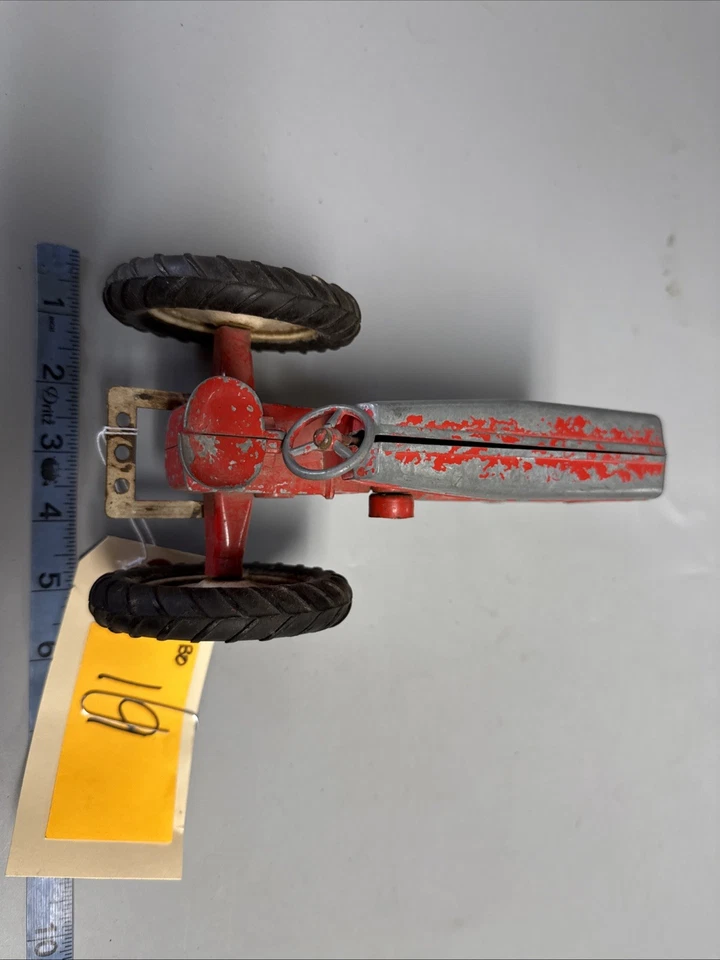 Tractor de juguete a escala real vintage bien querido pintura original BO19 Foto 3 de 4