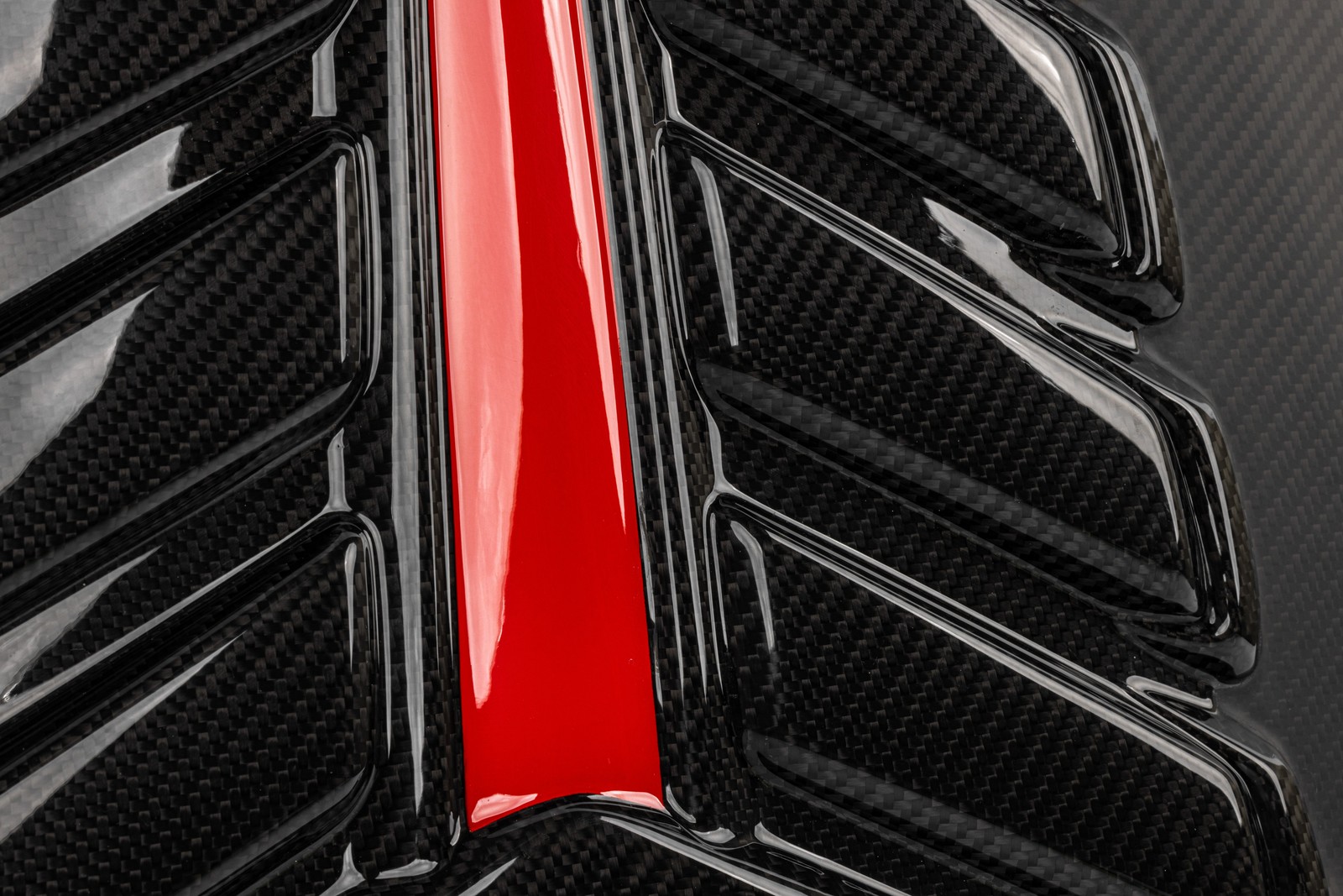 APR Twill Carbon Fiber Engine Cover For 2019-2024 Audi Q7/Q8/SQ7/SQ8/RSQ8 4.0T