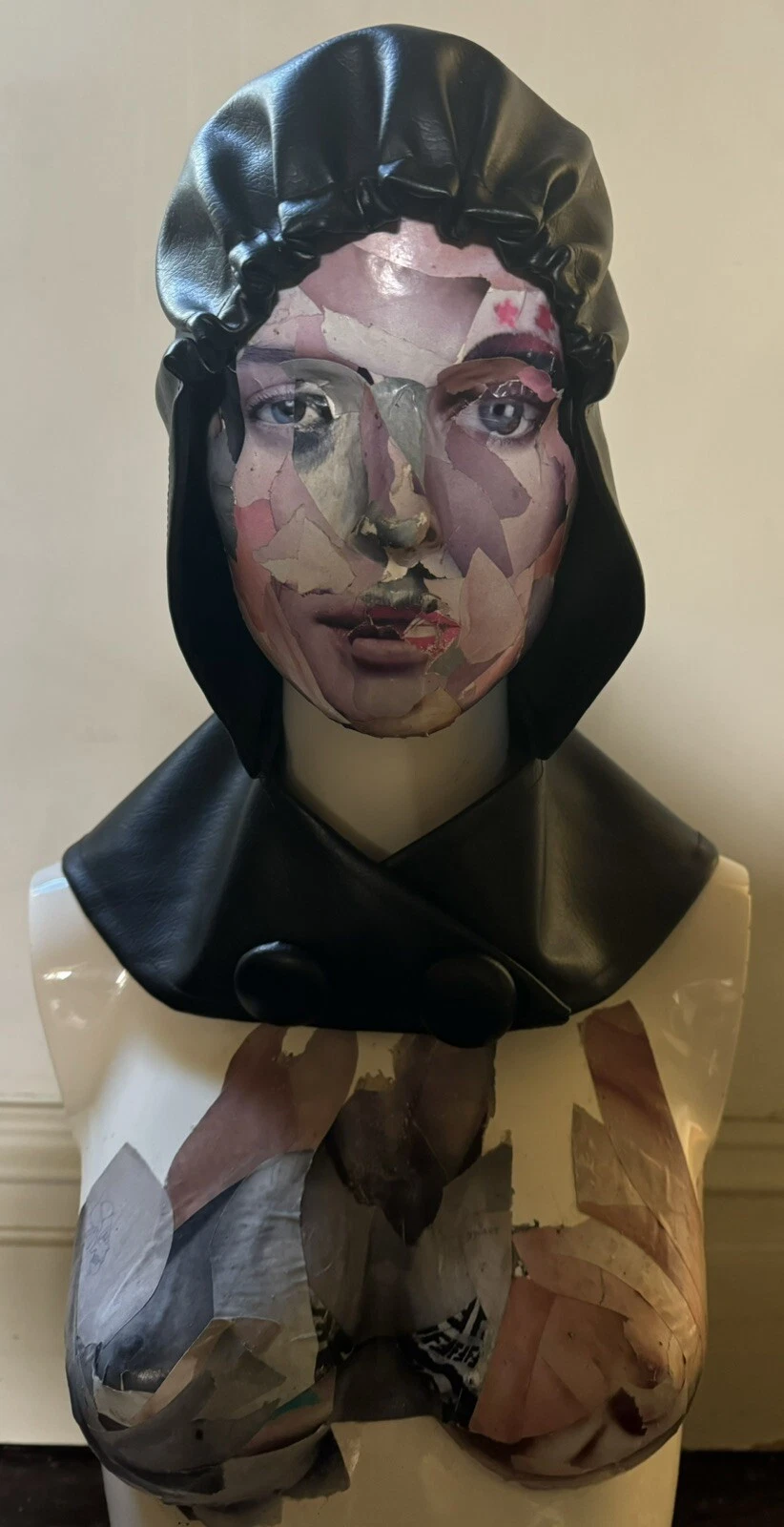 Chapeau chapeau bonnet vintage années 60 PLUIR NOIR CHRISTIAN DIOR RARE bouton devant taille unique