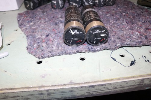 (1) Excellent cond B-52 fuel quantity indicator FWD body tank