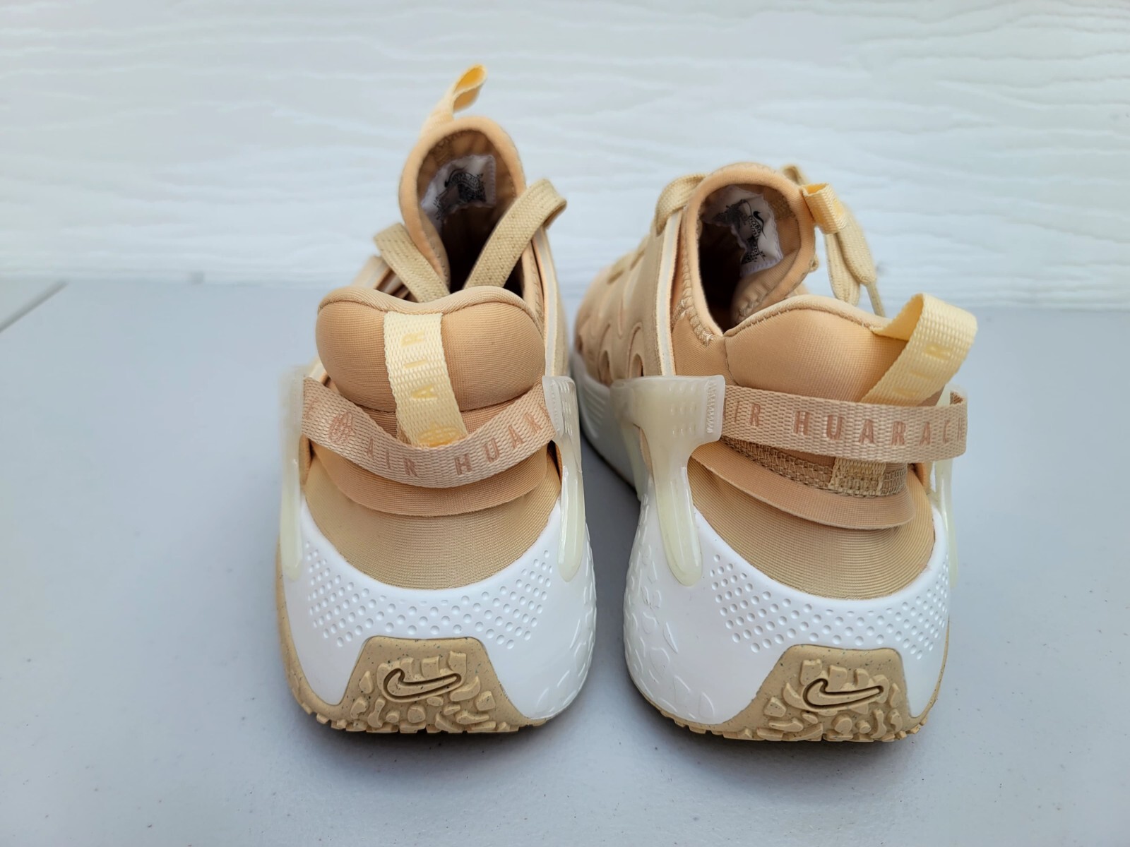 NEW NIKE  AIR HUARACHE CRAFT  DQ8031 201 WMNS SZ 10/MEN'S SZ 8.5