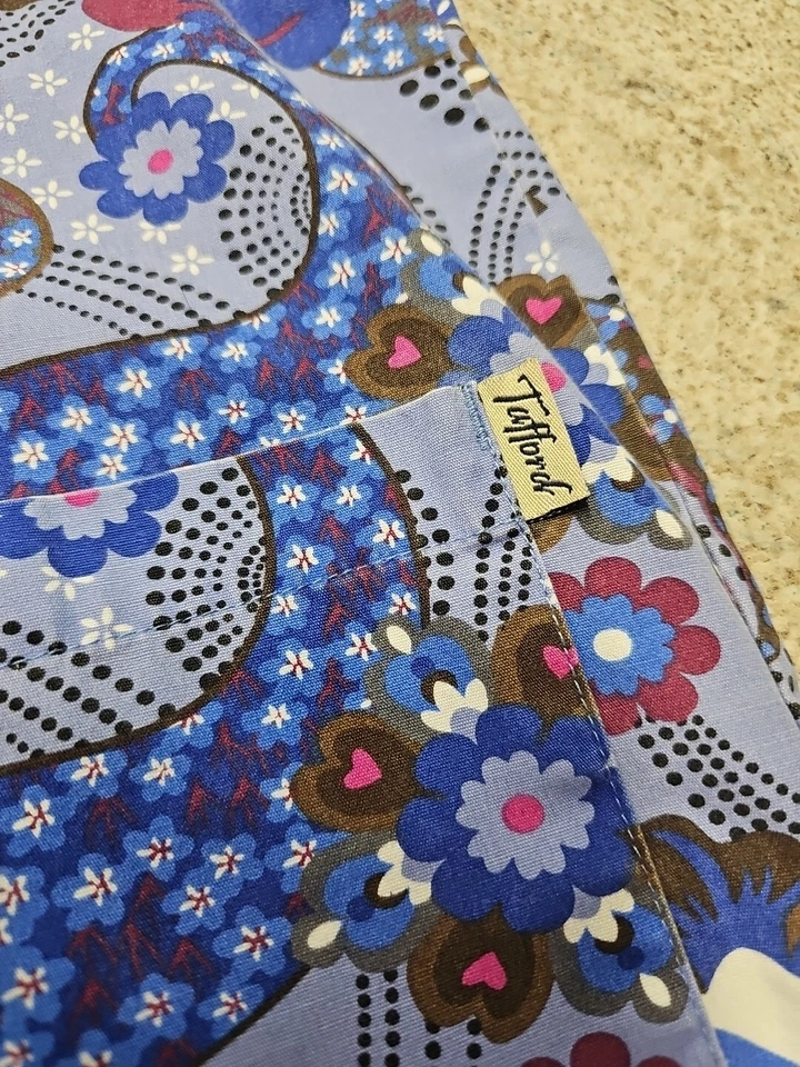 Tafford Women's Blue Geometric Print Scrub Top Size Unknown - Image 2 of 4