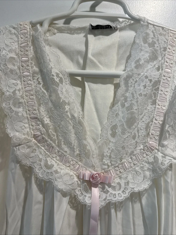 ¡VINTAGE! Christian Dior PEQUEÑO Camisón de Encaje Satinado con Cinta Rosa - ¡HERMOSO! Foto 3 de 4