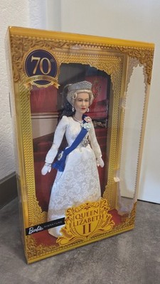 Barbie Signature Queen Elizabeth II Platinum Jubilee Doll 2022 Limited HCB96 NEU