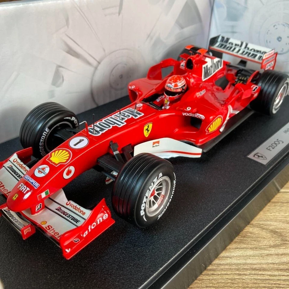 Hot Wheels 1/18 Ferrari F2005 Michael Schumacher modellino auto pressofuso - Immagine 3 di 4