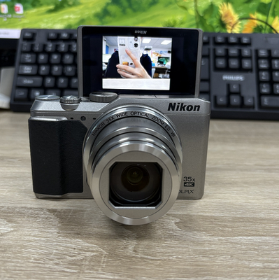 Nikon COOLPIX A900 Silver Digital Camera Compact 35x Zoom Nikon COOLPIX A900 Silver Digital Camera Compact 35x Zoom