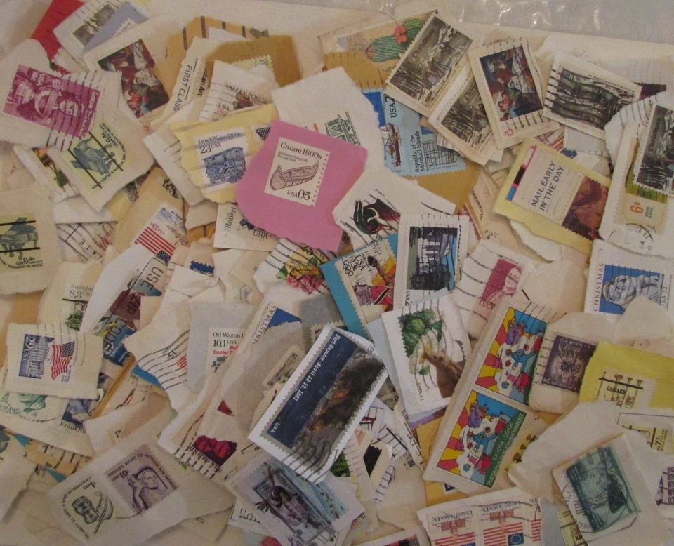 Lote de 4 libras de sellos postales de Estados Unidos caja tesoro en caja de papel llena hasta arriba..232 Foto 3 de 4