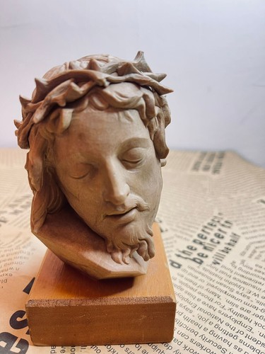 Heavenly Touch: A unique keepsake of Christ figurine made of stone - Picture 4 of 7
