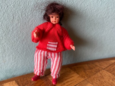 Mädchen Caco  Puppenstube Puppenhaus 1:18 dollhouse  flexible doll