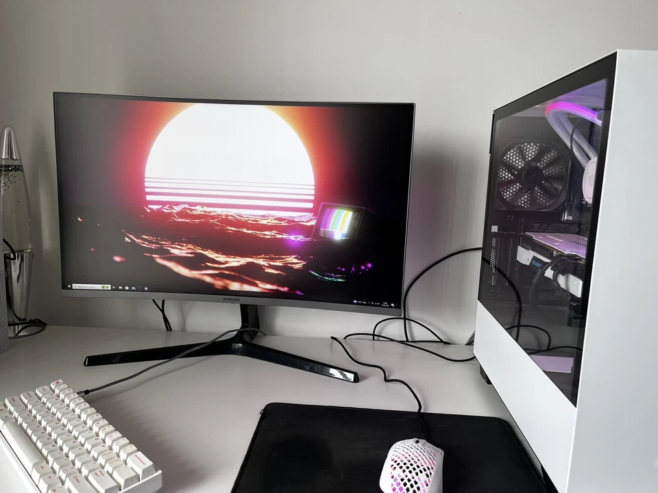 WHITE GAMING PC FULL BUNDLE, MONITOR, PC - RTX 2070 SUPER + AMD 5600x - Image 2 of 4