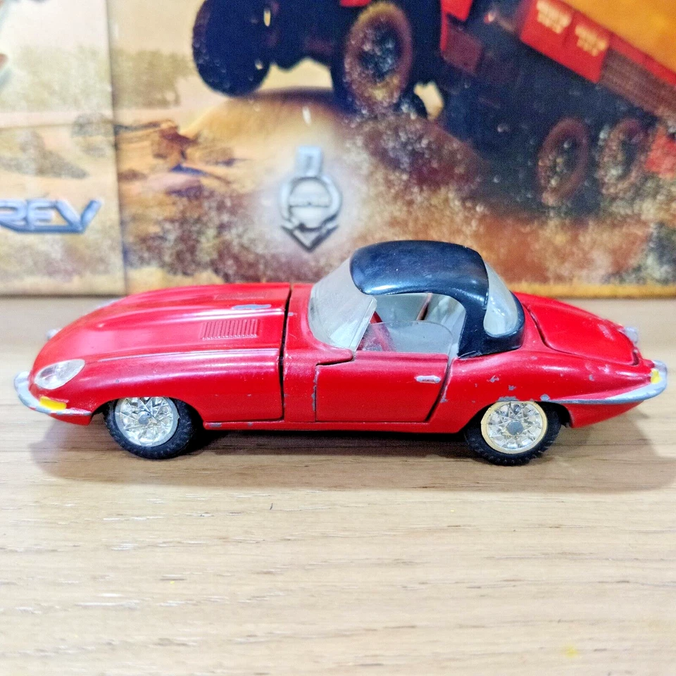 AUTO KIRK JAGUAR TIPO E ROSSA CON HARD TOP 1:43 MADE IN DANIMARK - Immagine 2 di 4