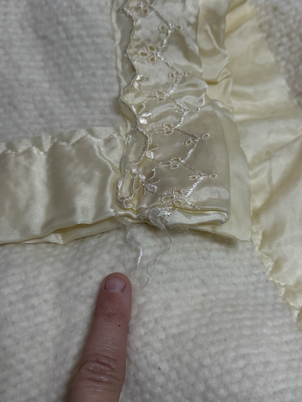 Vtg Waffle Weave Acrylic Twin Blanket Satin Nylon Trim Yellow Flower Cottage