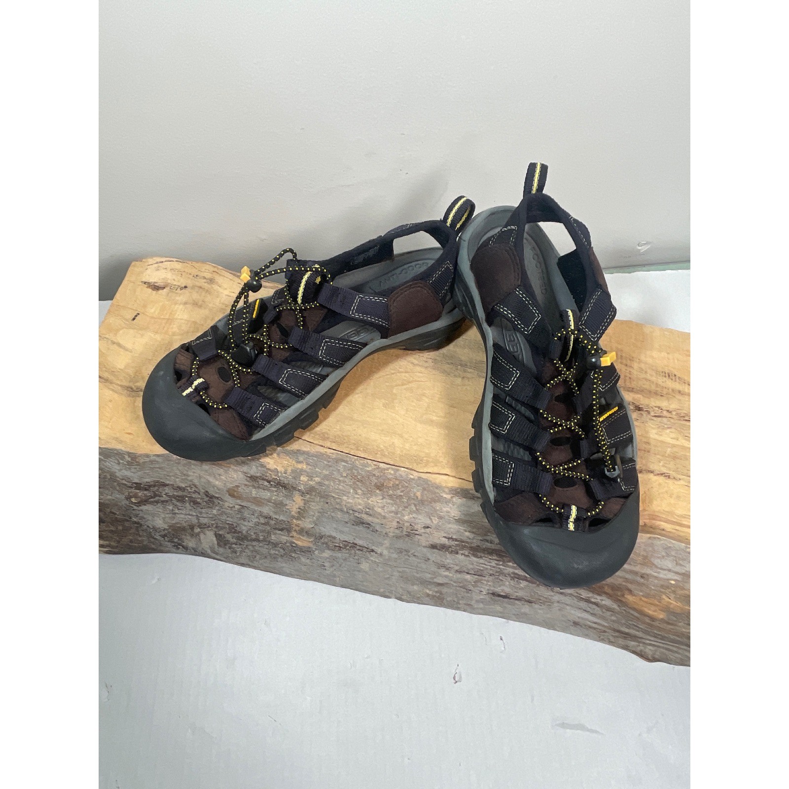 KEEN Sandali da trekking impermeabili donna taglia 7 marrone nero giallo accento outdoor LEGGI