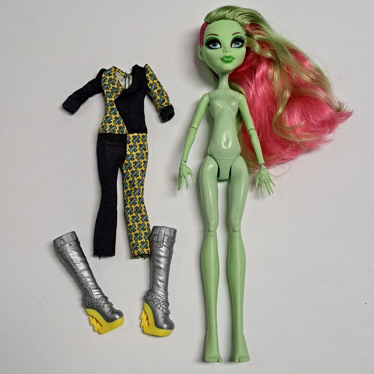 Monster High 2013 Venus McFlytrap Coffin Bean Doll + Freaky Fusion