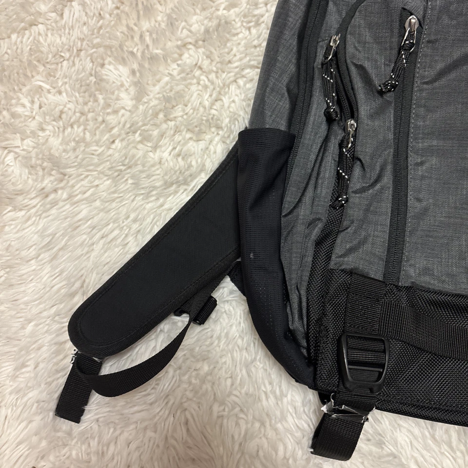 Thule Stravan 15" Computer Backpack Gray Water Resistant - Image 3 of 4