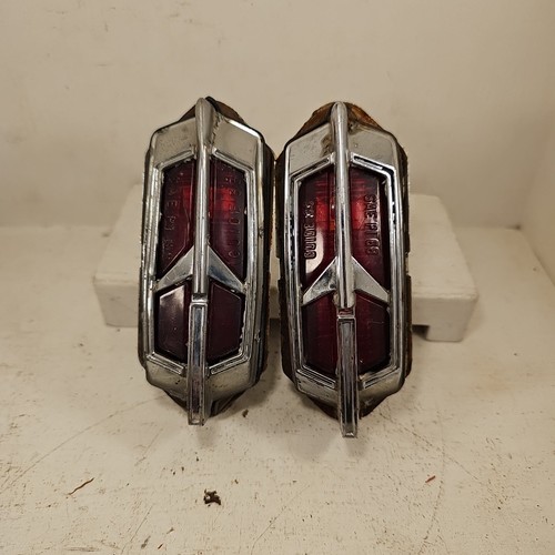 SET OF OLDSMOBILE MARKER LIGHT GUIDE 33 w/ HOUSING Guide 33 SAE PI 68 OLDS