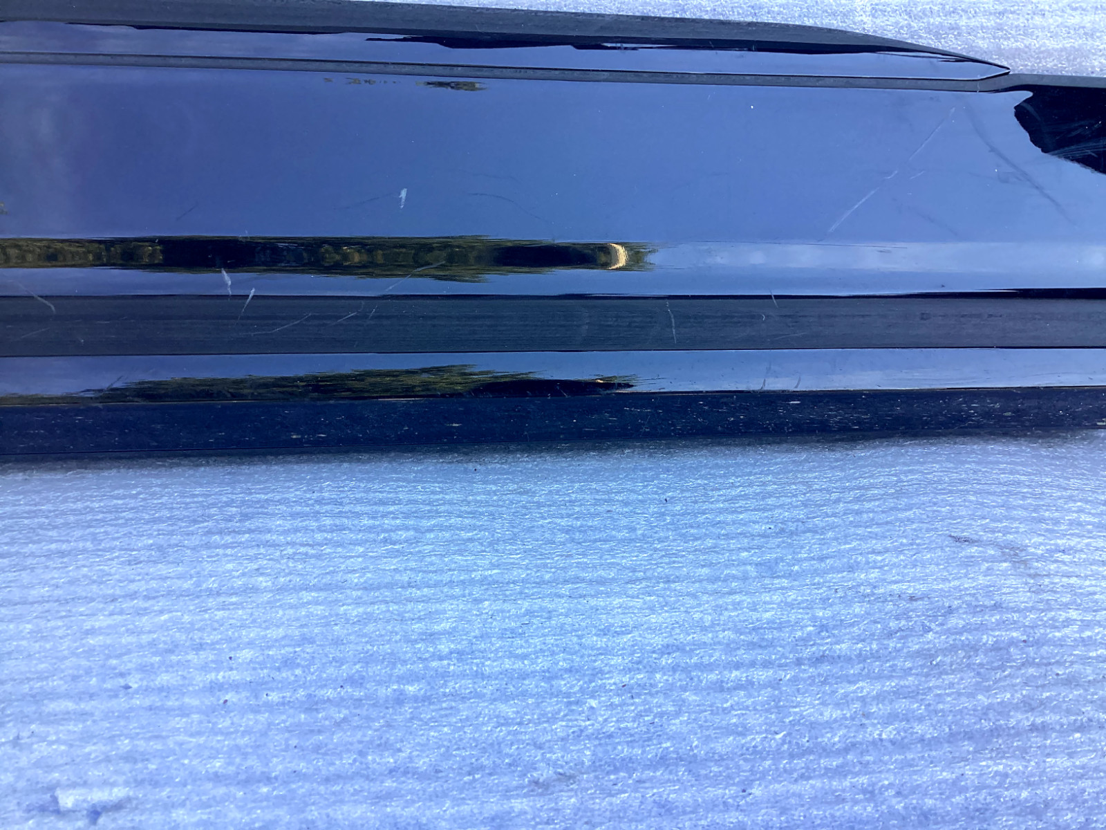 2019-2022 Lamborghini Urus front left door molding OEM