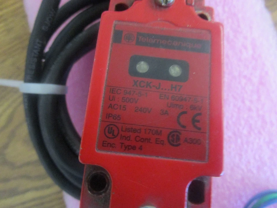 Telemecanique Model: XCK-J...H7 Safety Interlock Switch w/ Key and Solenoid  - Image 2 of 2