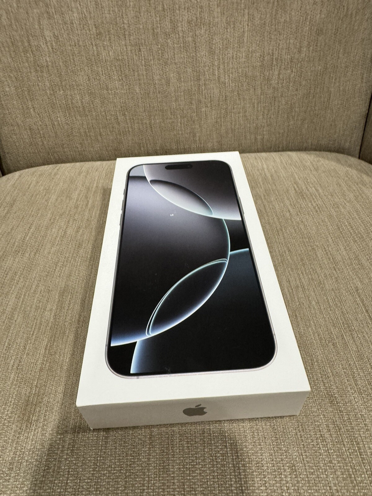 iphone 16 pro max 256 gb! White Titanium! T-MOBILE ONLY!!-image