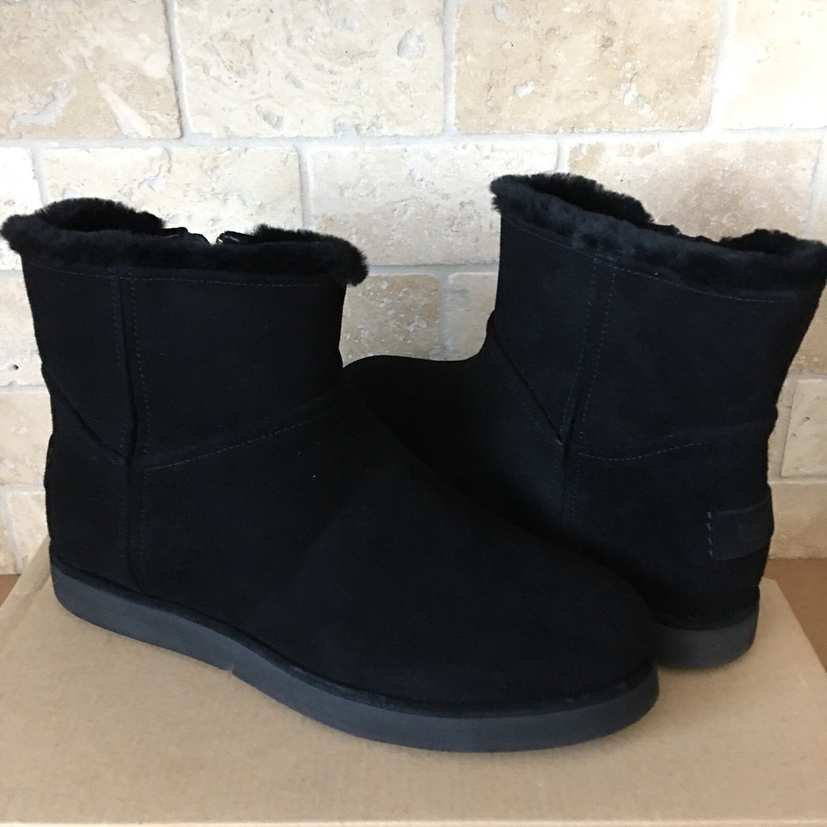 美品 UGGアグCLASSIC MINI BLVD ブラック 24cm UGG Classic Mini Blvd Water-resistant Suede Shearling Ankle Boots